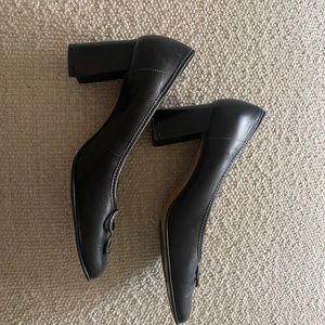 Nine West vintage closed toes heels